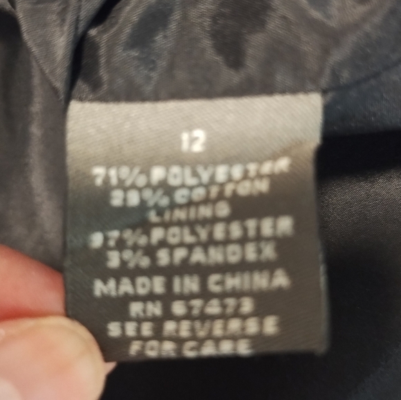 Taylor Elegant Black Ruffled Sleeveless Dress - Picture 2 of 12